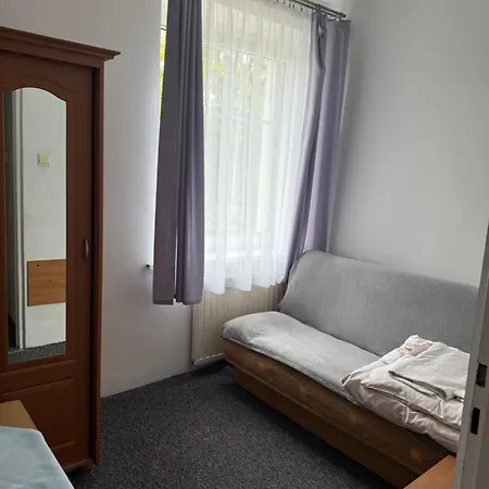 Osrodek Skalka ホステル ドゥシュニキ・ズドルイ