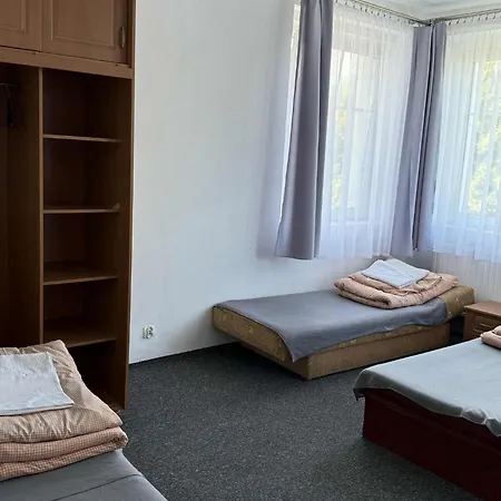 Osrodek Skalka ホステル ドゥシュニキ・ズドルイ